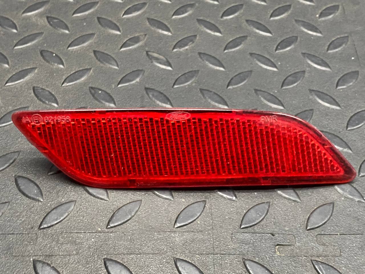 Отражатель в бампер задний правый Ford Focus/2 2004-2011