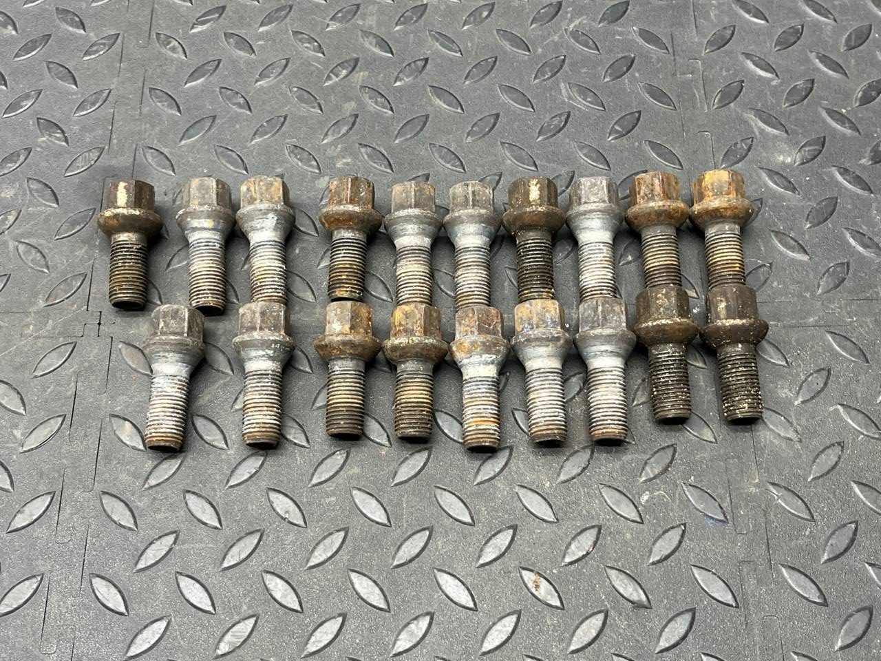 Болт колесный Mercedes B/W245 2005-2011