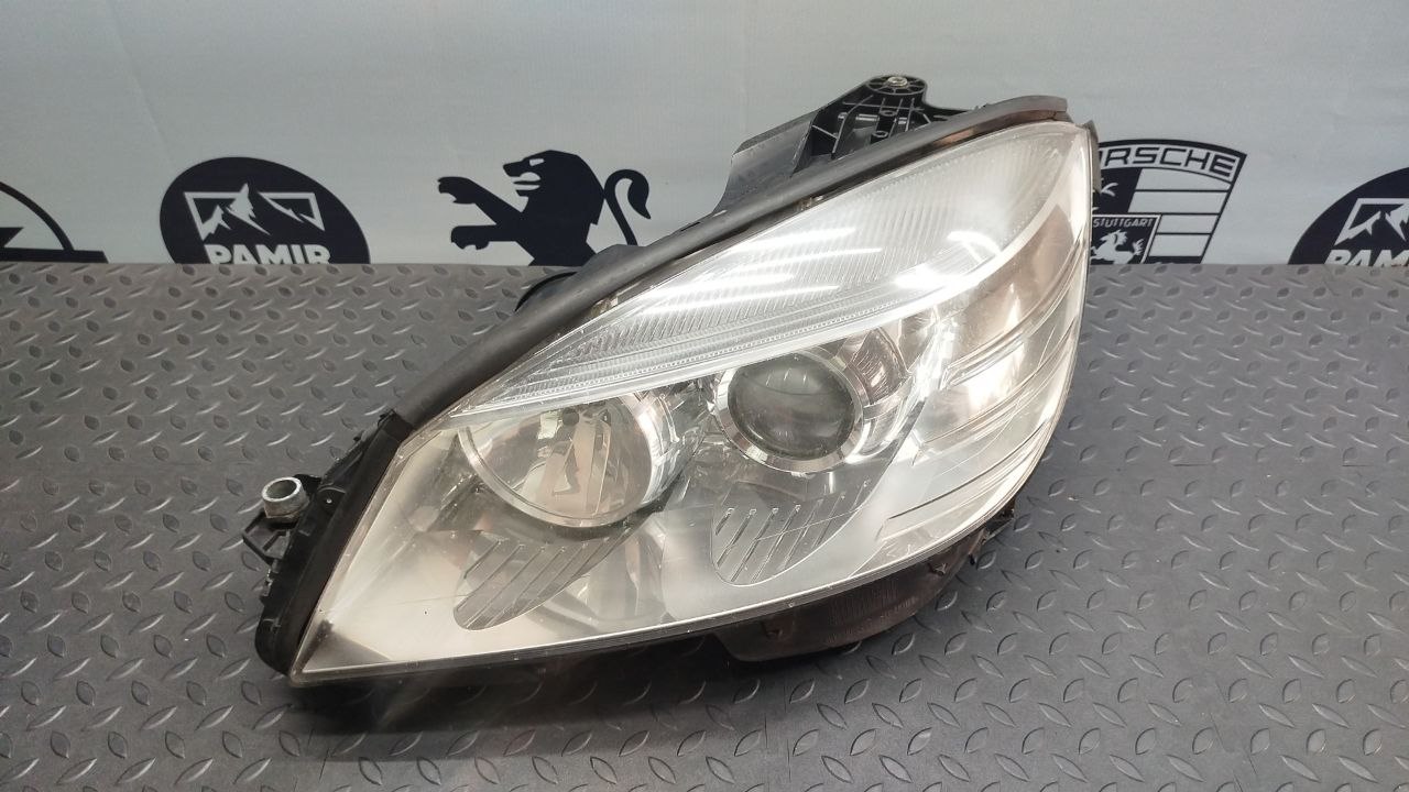 Фара левая Mercedes C/W204 2006-2015