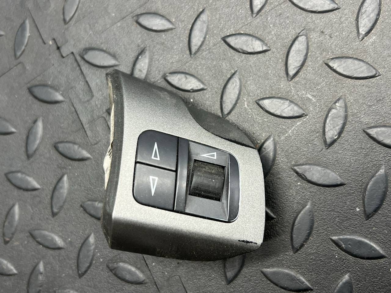 Кнопка на руль Opel Astra/H 2004-2014