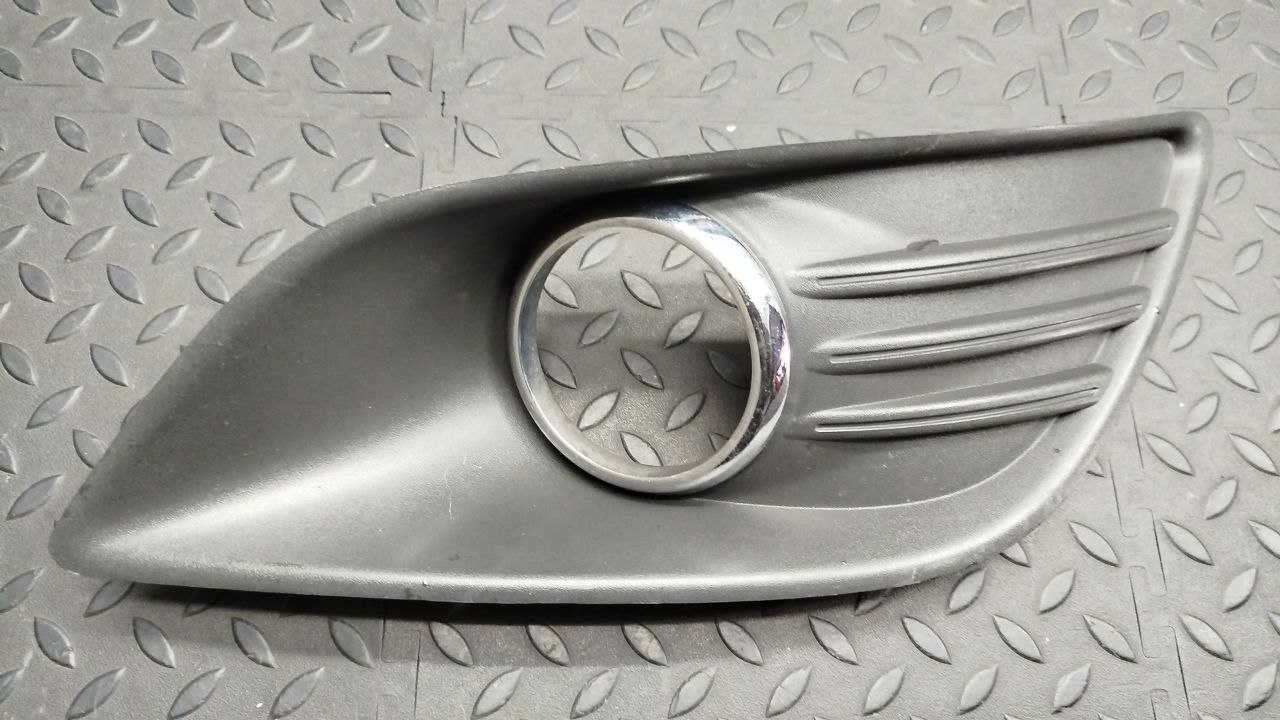 Решетка в бампер правая Ford Focus/2 2004-2011