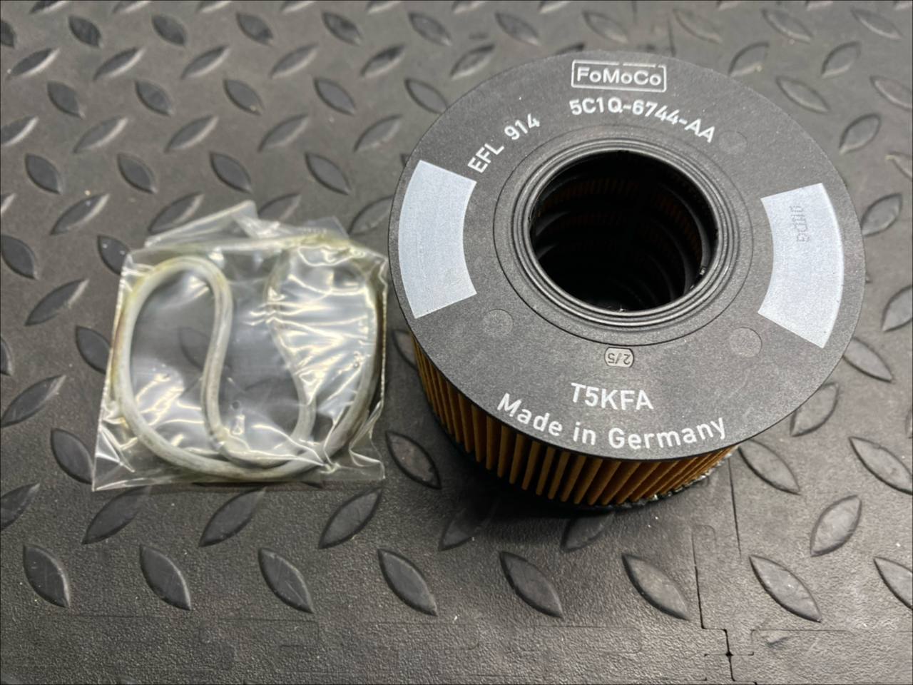 Фильтр масляный Ford Transit 2000-2006