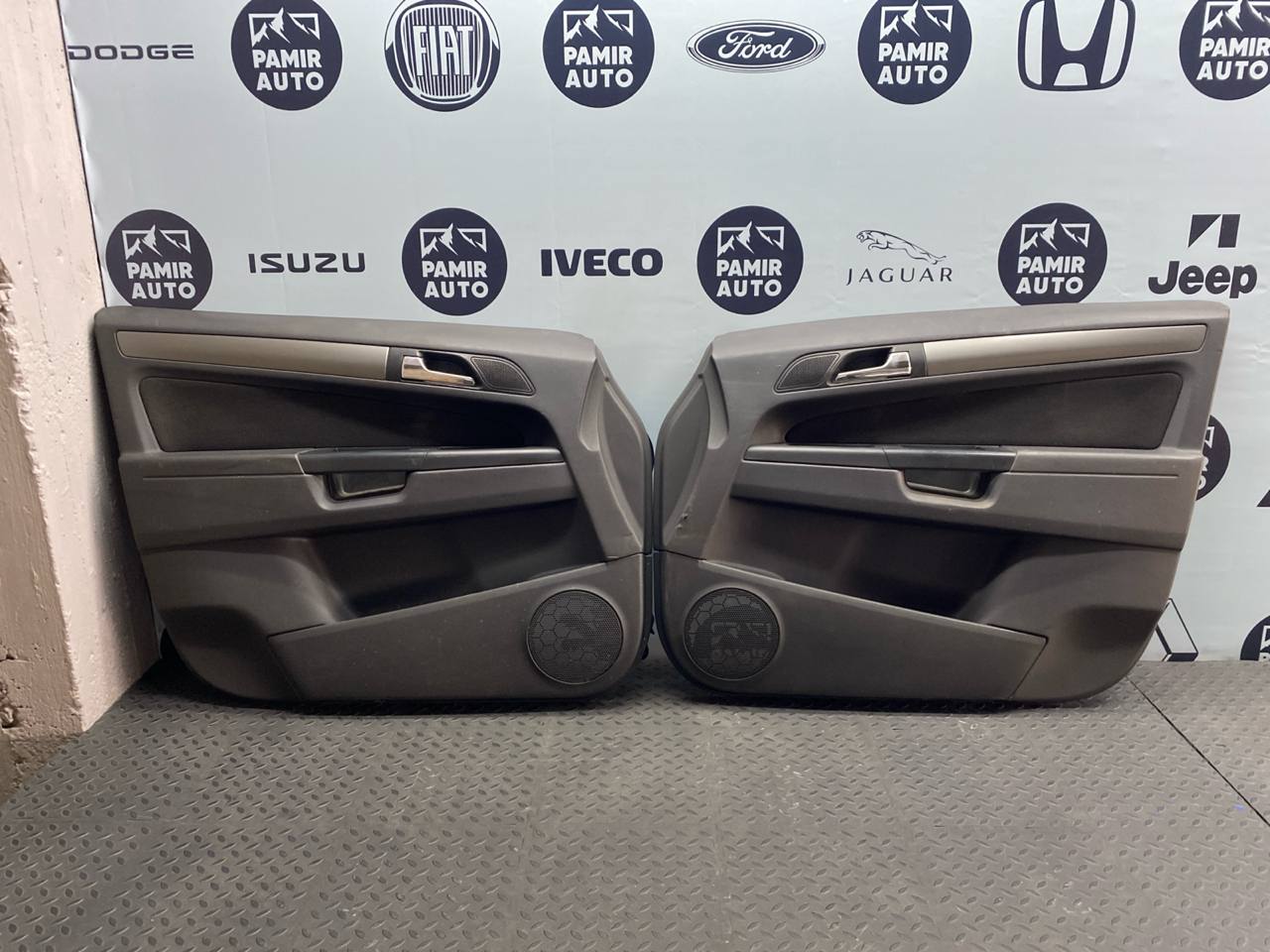 Обшивка двери передняя Opel Zafira/B 2005-2014