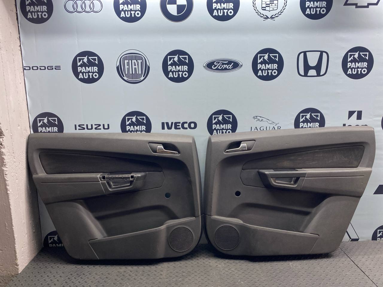 Обшивка двери задняя Opel Zafira/B 2005-2014