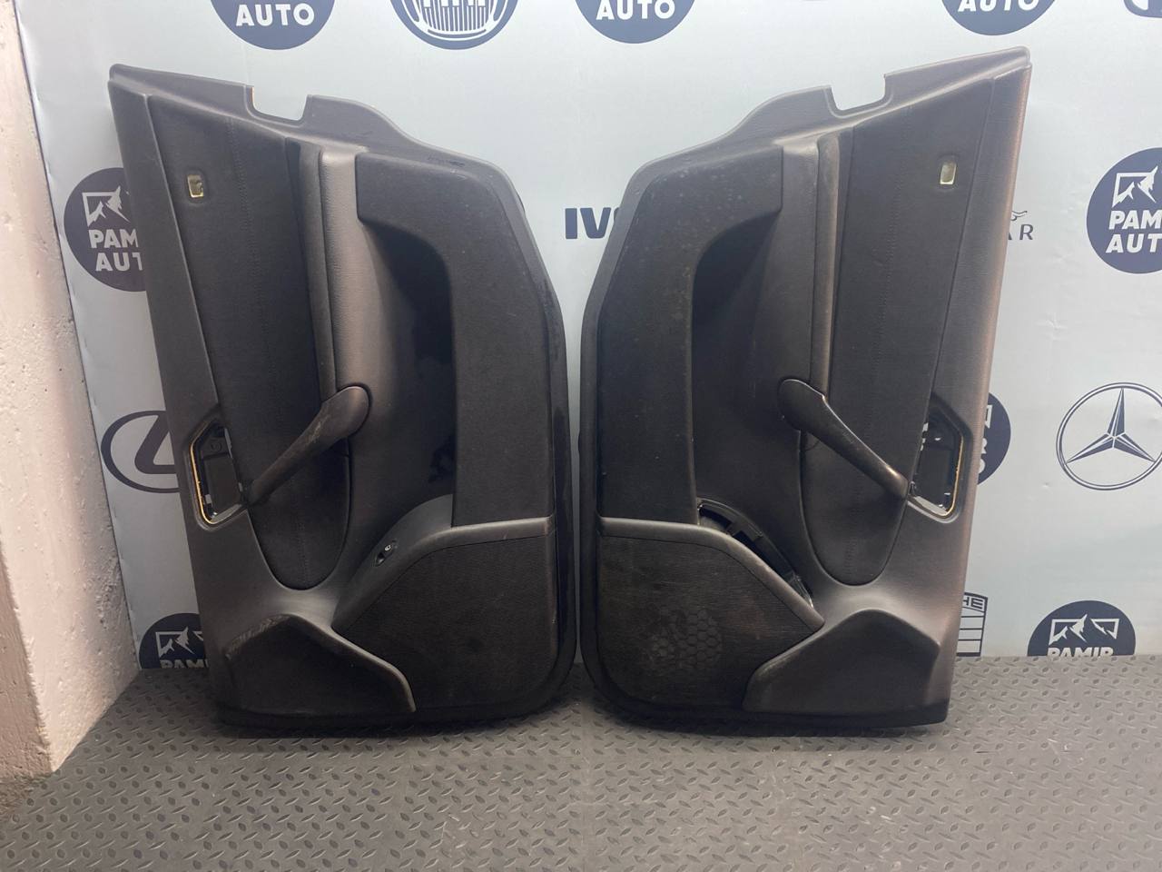 Обшивка двери передняя Mercedes C/W203 2000-2008