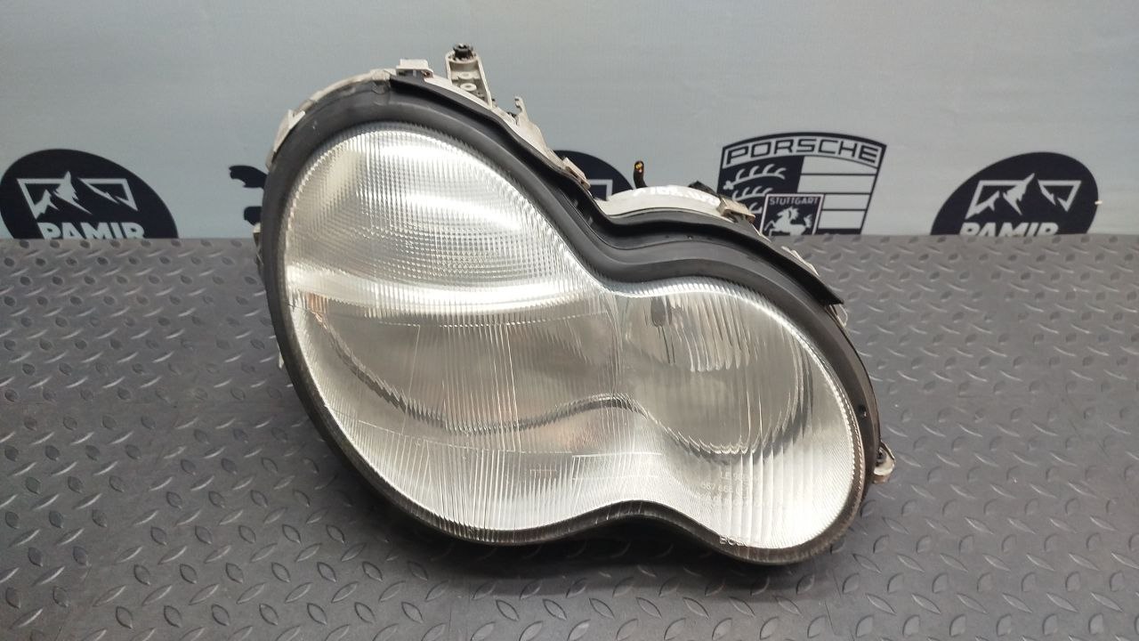 Фара правая Mercedes C/W203 2000-2008