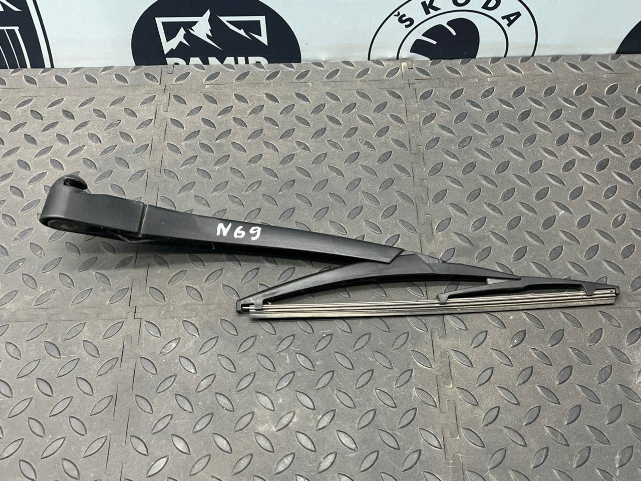 Поводок стеклоочистителя задний Mercedes B/W245 2005-2011