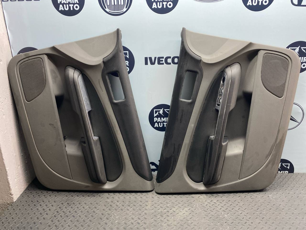 Обшивка двери передняя Ford Focus/2 2004-2011