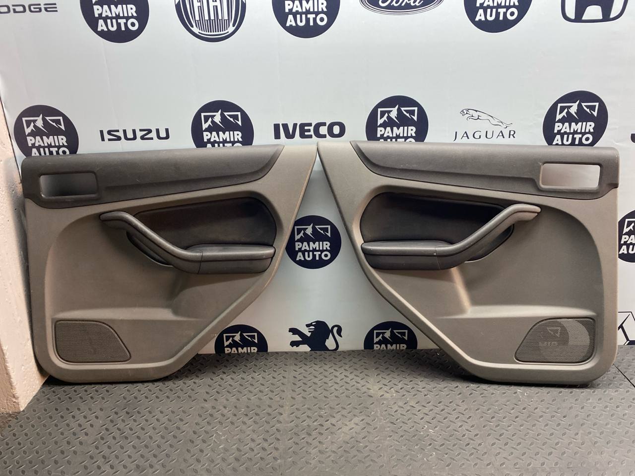 Обшивка двери задняя Ford Focus/2 2004-2011