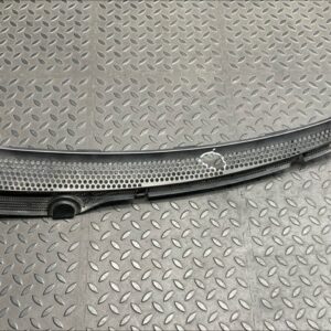 Решетка под лобовое стекло (Жабо) левая Mercedes C/W202 1993-2001