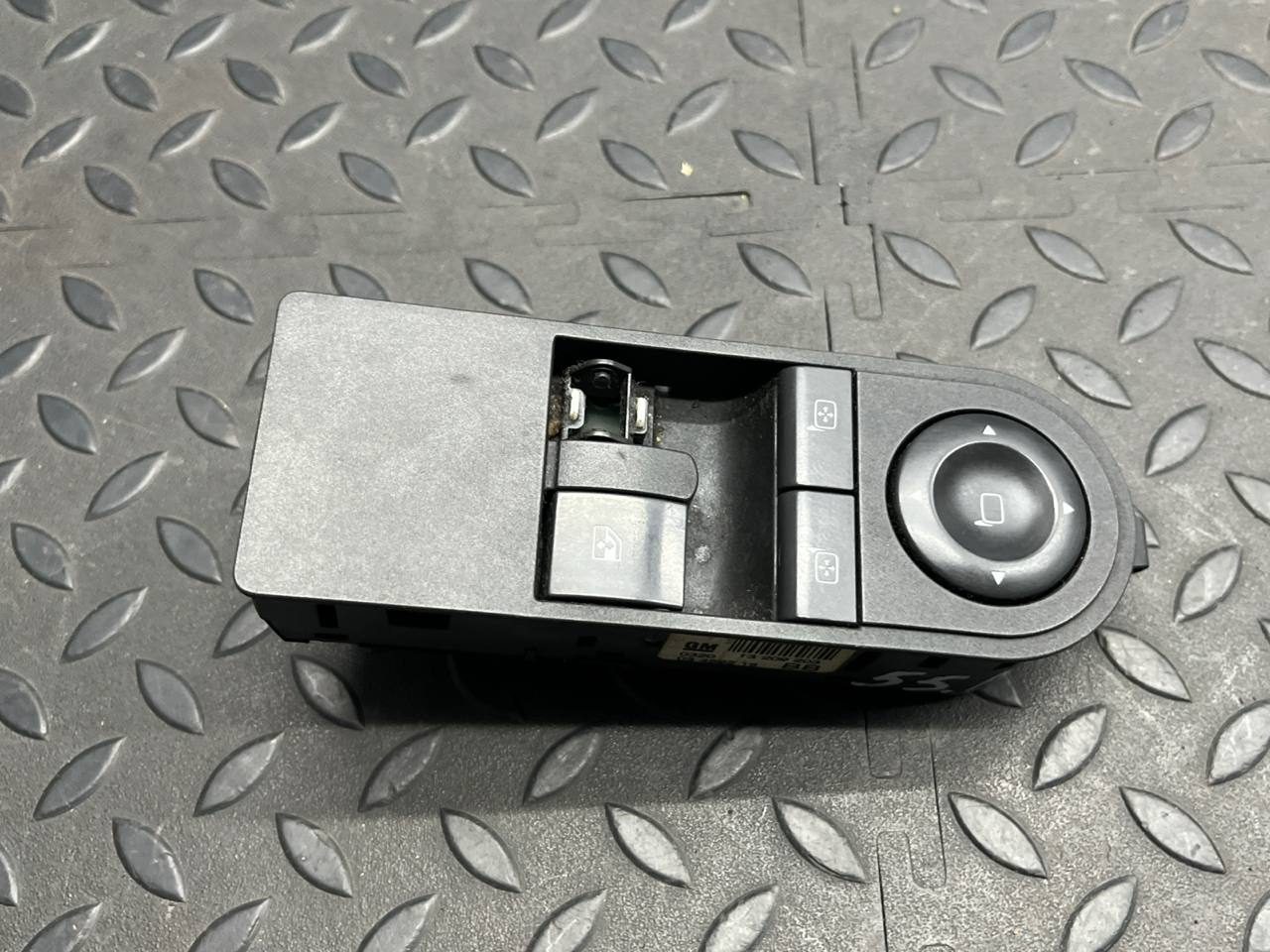 Блок управления стеклоподъемниками Opel Zafira/B 2005-2014