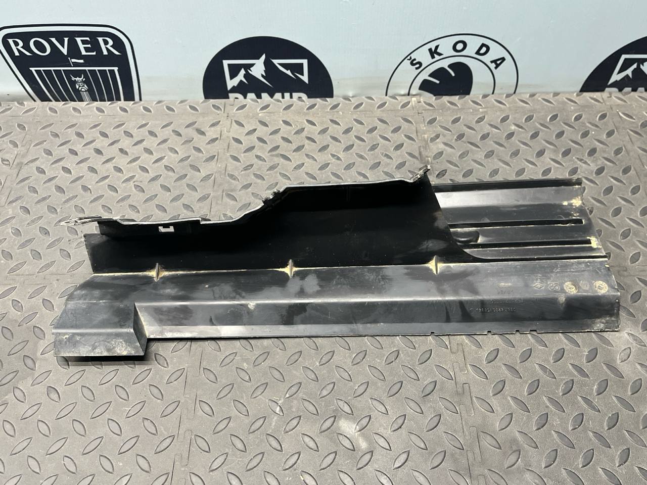 Воздуховод радиатора правый Renault Scenic/2 2003-2009