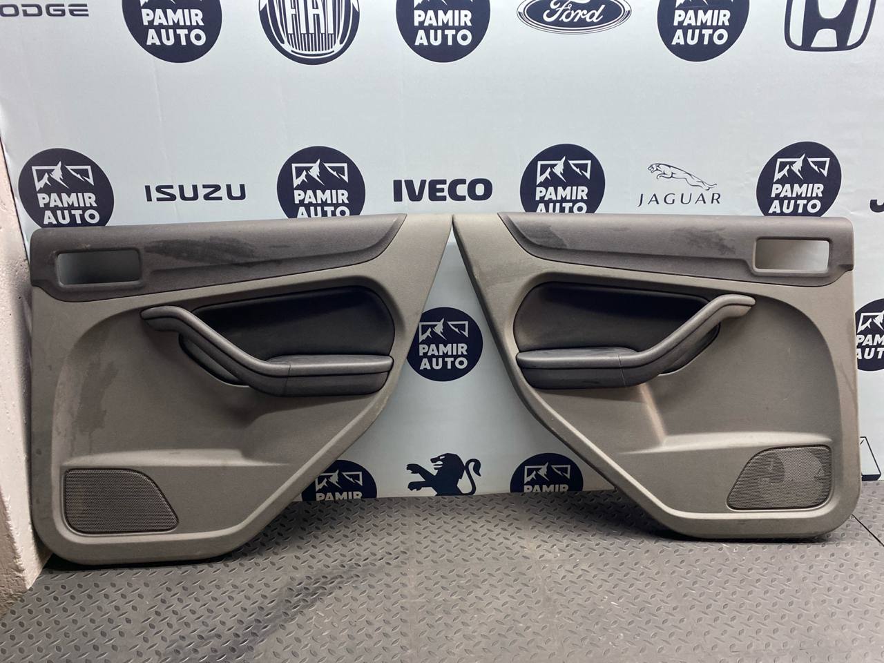 Обшивка двери задняя Ford Focus/2 2004-2011