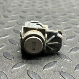 Личинка замка двери Opel Zafira/B 2005-2014