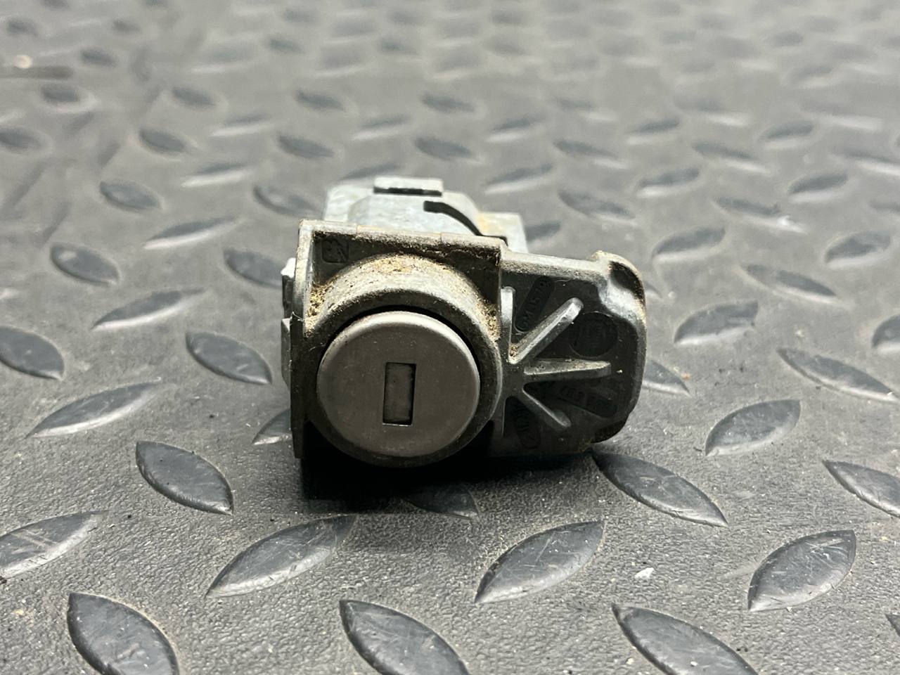 Личинка замка двери Opel Zafira/B 2005-2014