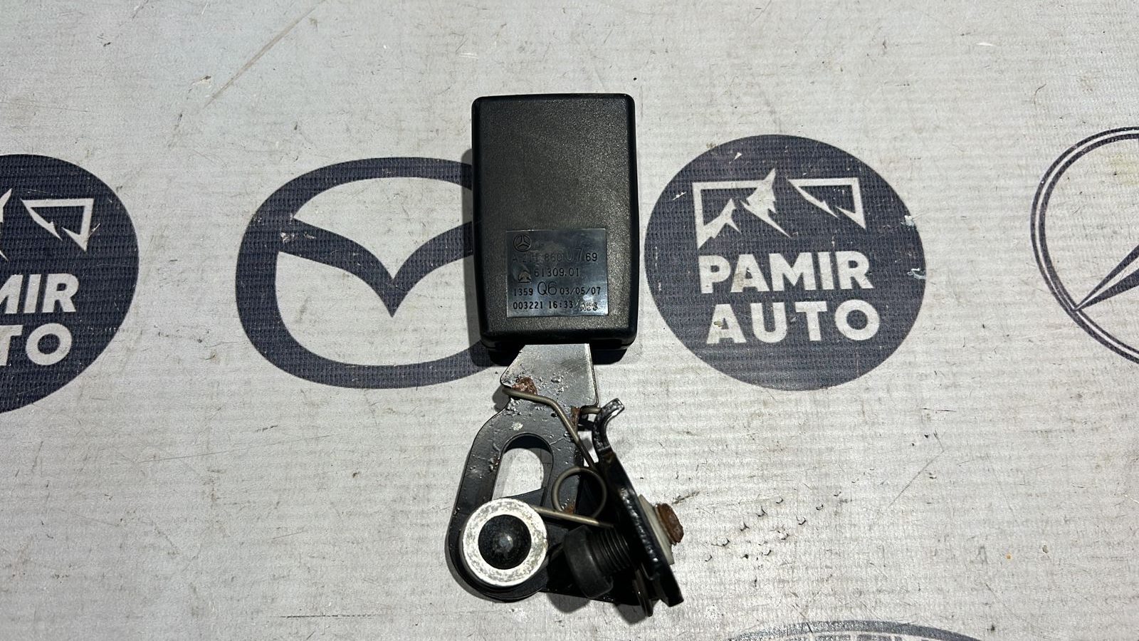 Ответная часть ремня безопасности задняя левая Mercedes E/W211 2002-2009