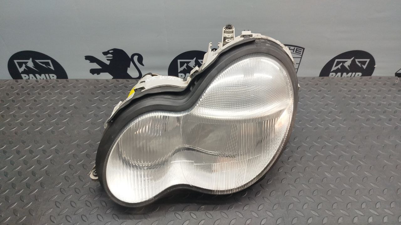 Фара левая Mercedes C/W203 2000-2008