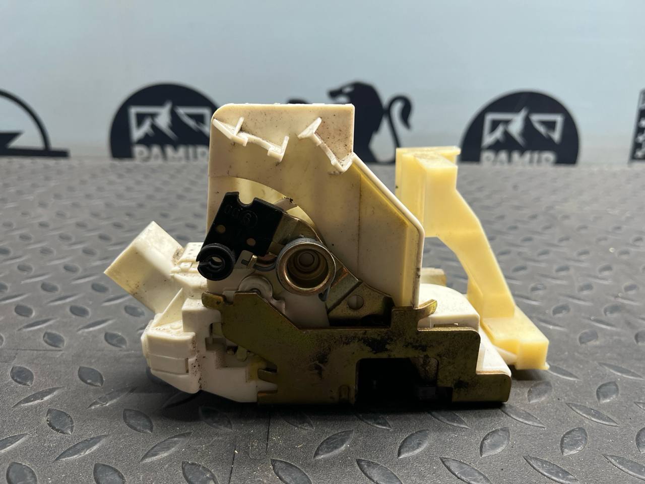 Замок двери задний правый Ford Mondeo/3 2000-2007