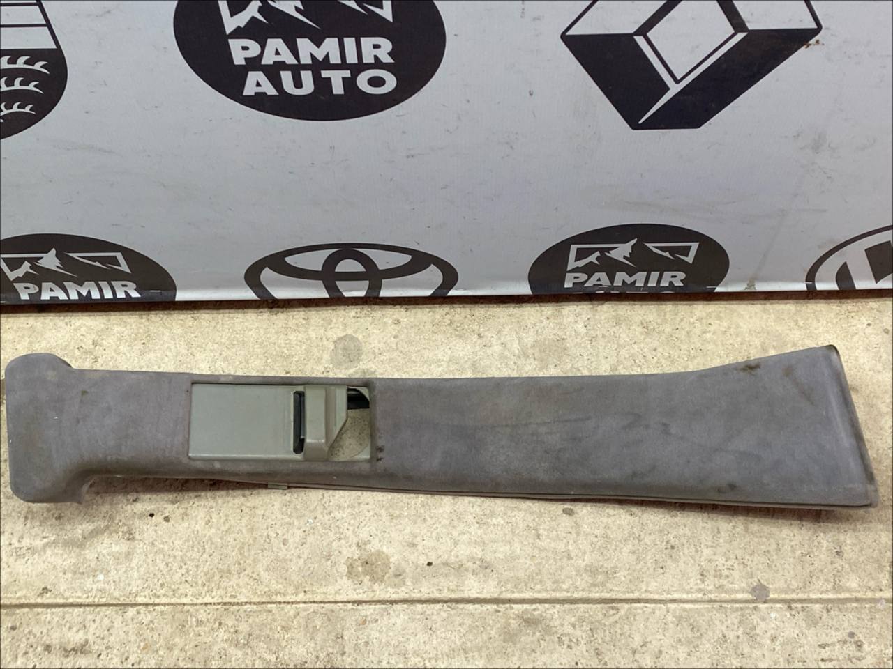 Обшивка стойки средняя правая Mercedes C/W202 1993-2001