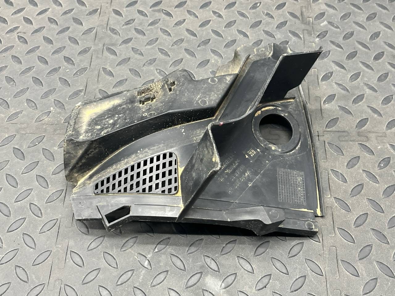 Решетка под лобовое стекло (Жабо) левая Opel Zafira/B 2005-2014