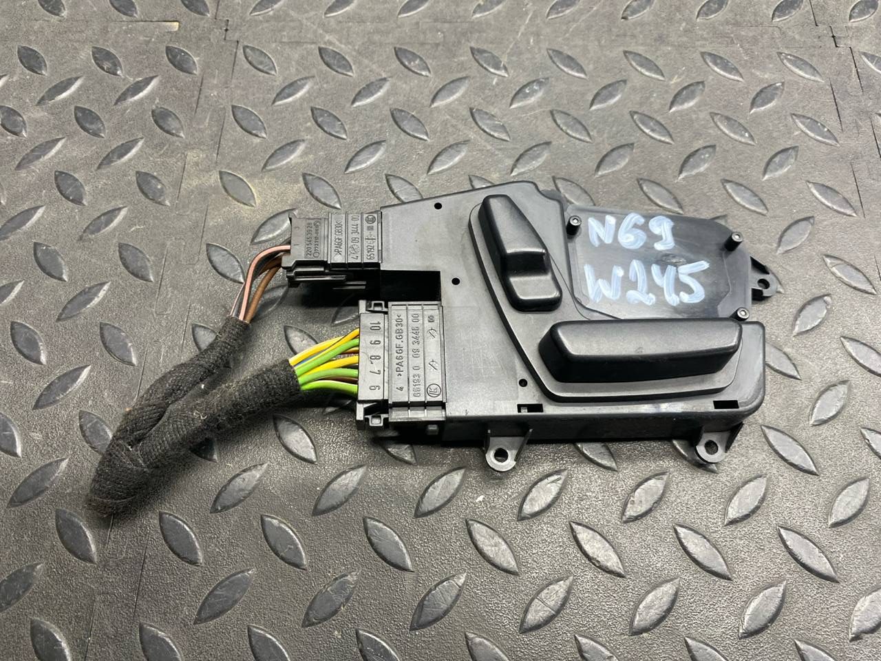 Блок управления сиденьем передний правый Mercedes B/W245 2005-2011