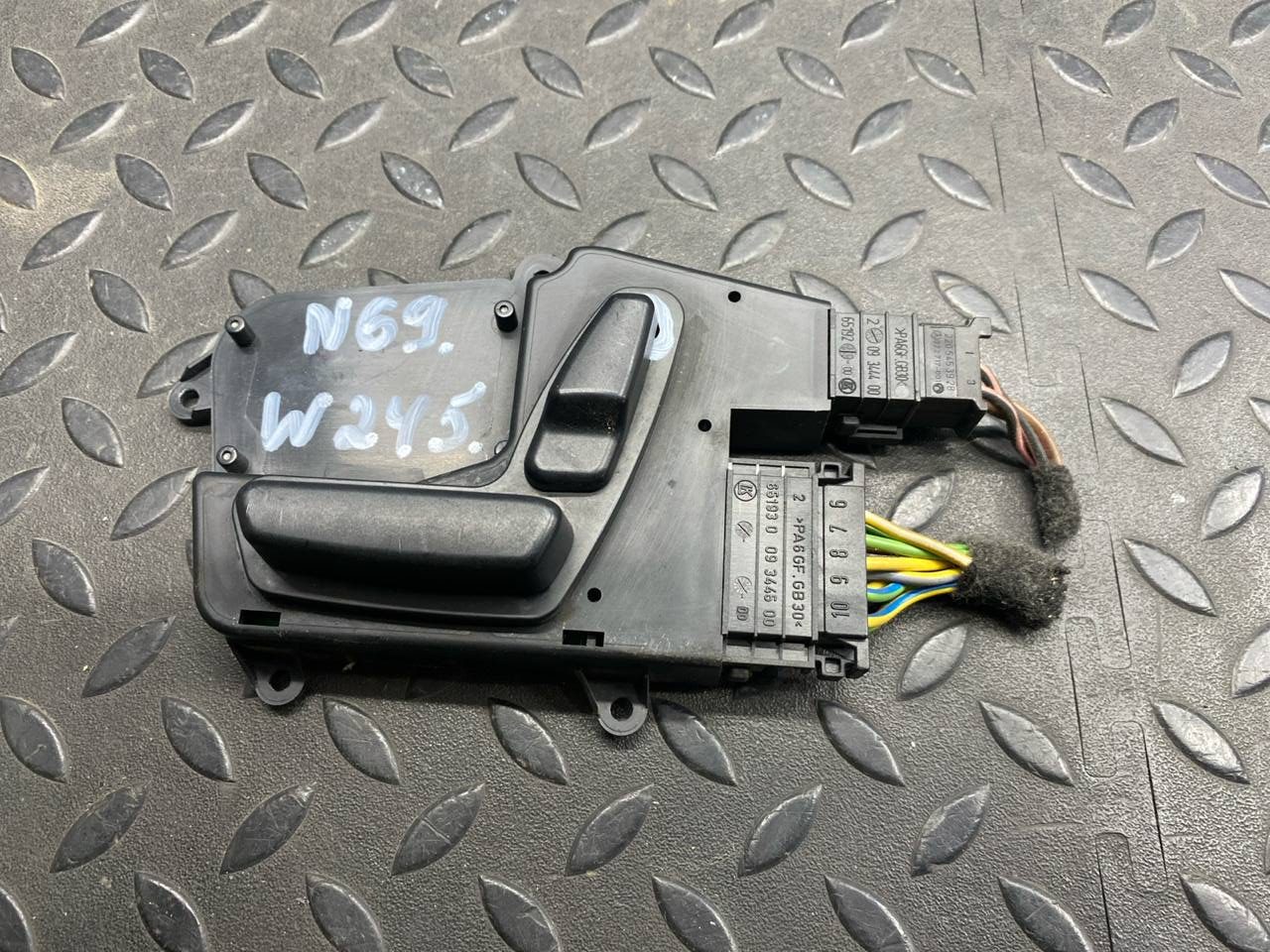 Блок управления сиденьем передний левый Mercedes B/W245 2005-2011