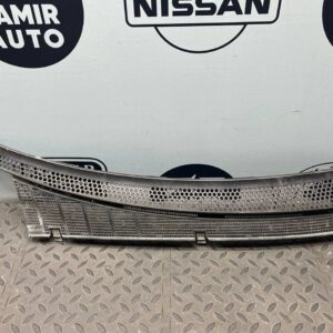 Решетка под лобовое стекло (Жабо) правая Mercedes C/W202 1993-2001