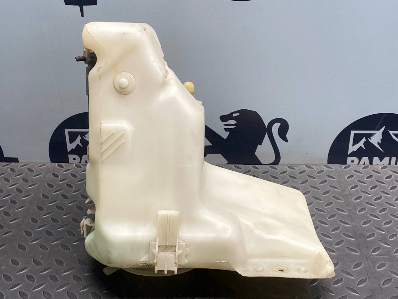 Бачок омывателя Mercedes C/W202 1993-2001