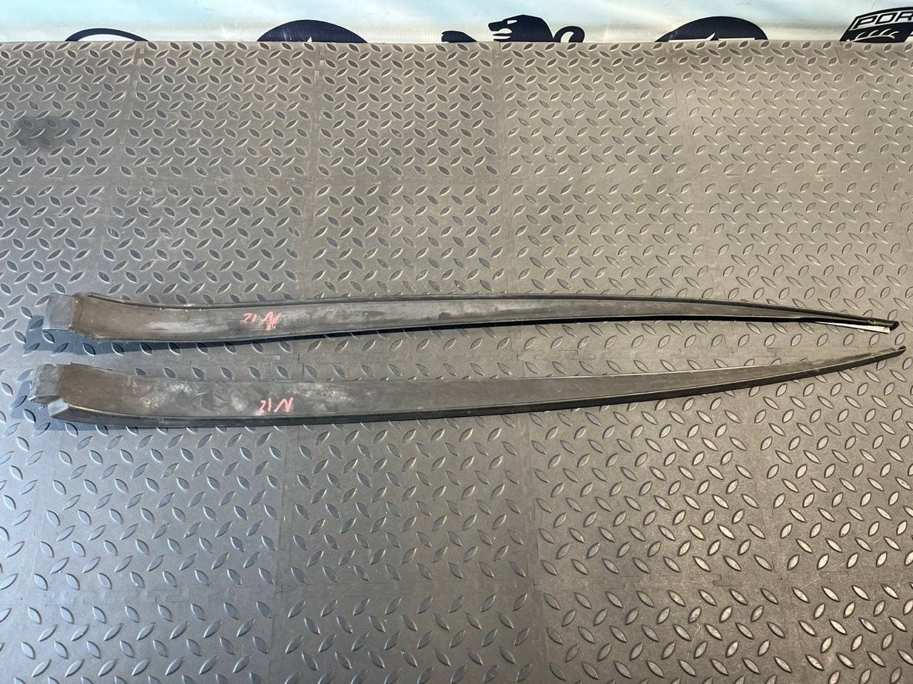 Молдинг лобового стекла Volkswagen  Golf/4 1997-2006