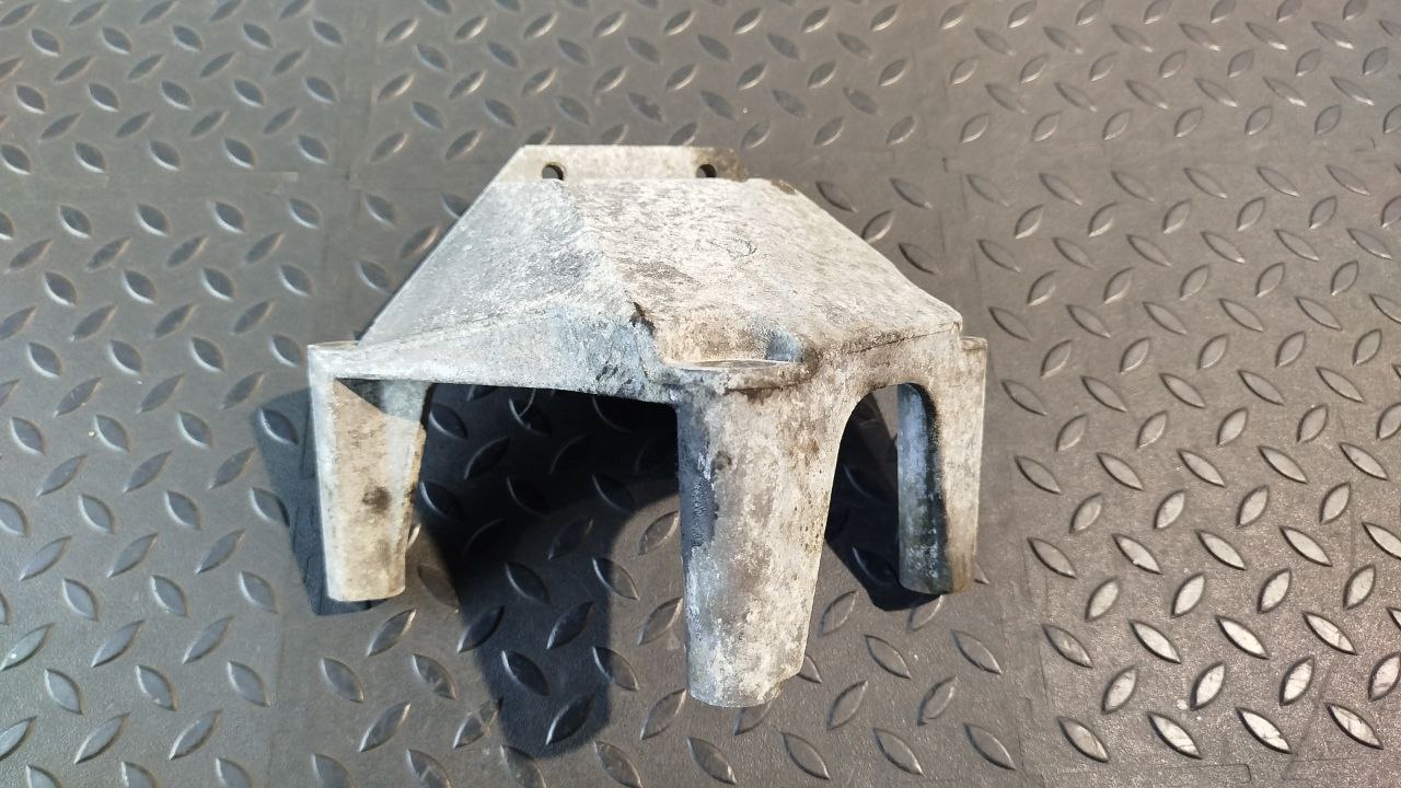 Кронштейн опоры двигателя Opel Astra/H 2004-2014