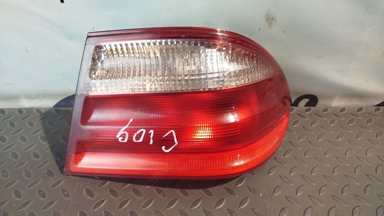 Фонарь задний наружный правый Mercedes E/W210 1995-2003