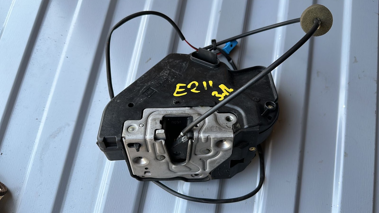 Замок двери задний левый Mercedes E/W211 2002-2009