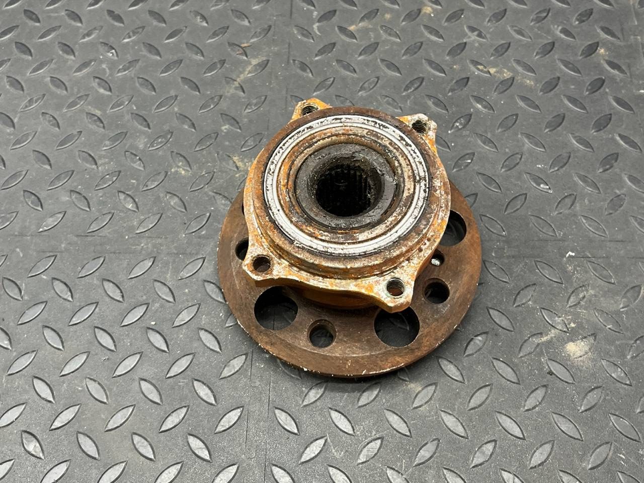 Ступица задняя Mercedes E/W211 2002-2009