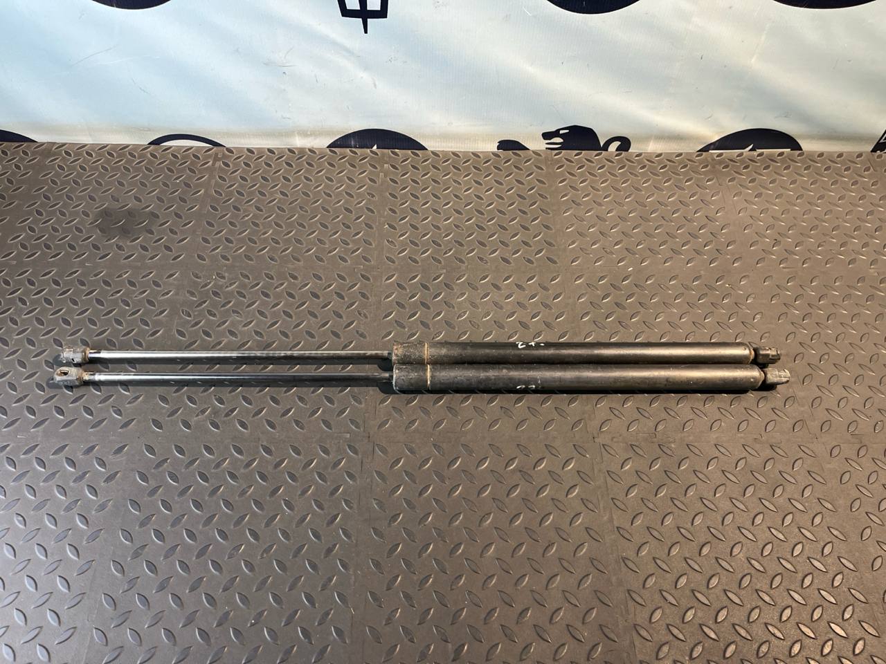 Амортизатор двери багажника Mercedes Vito/W638 1996-2003