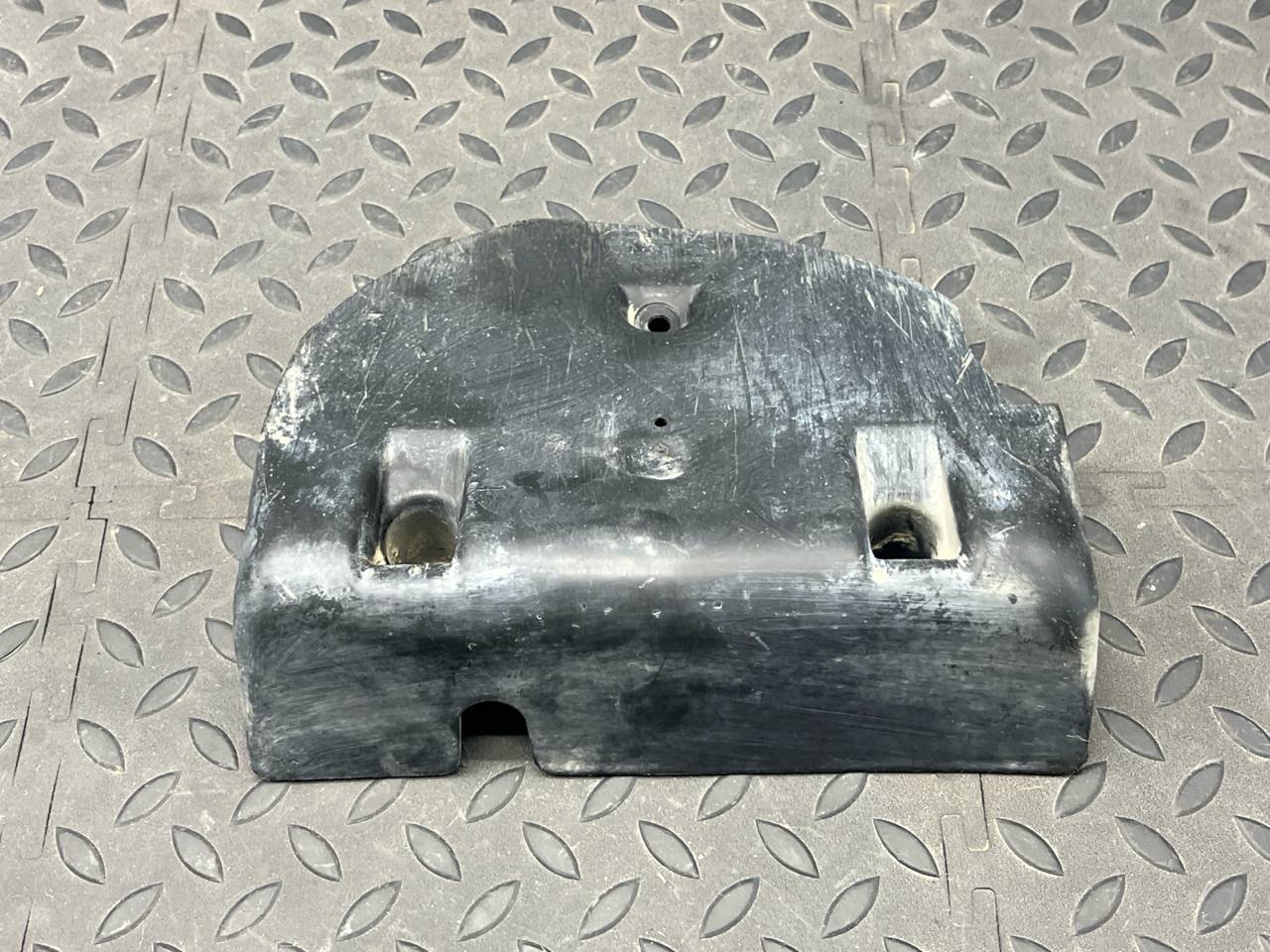 Защита антигравийная правая Mercedes C/W202 1993-2001