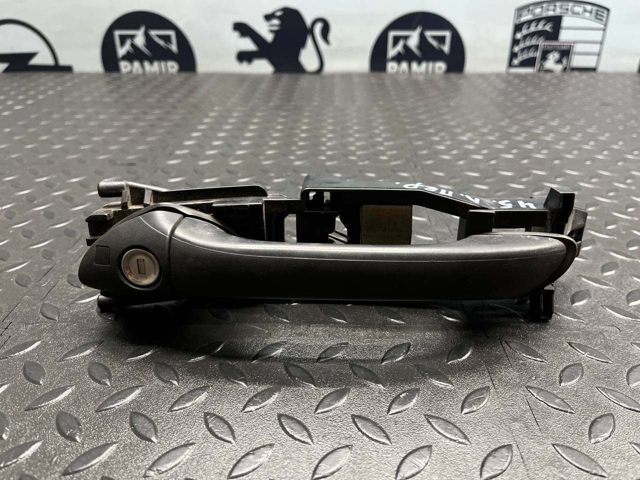 Ручка двери передняя левая Mercedes C/W203 2000-2008