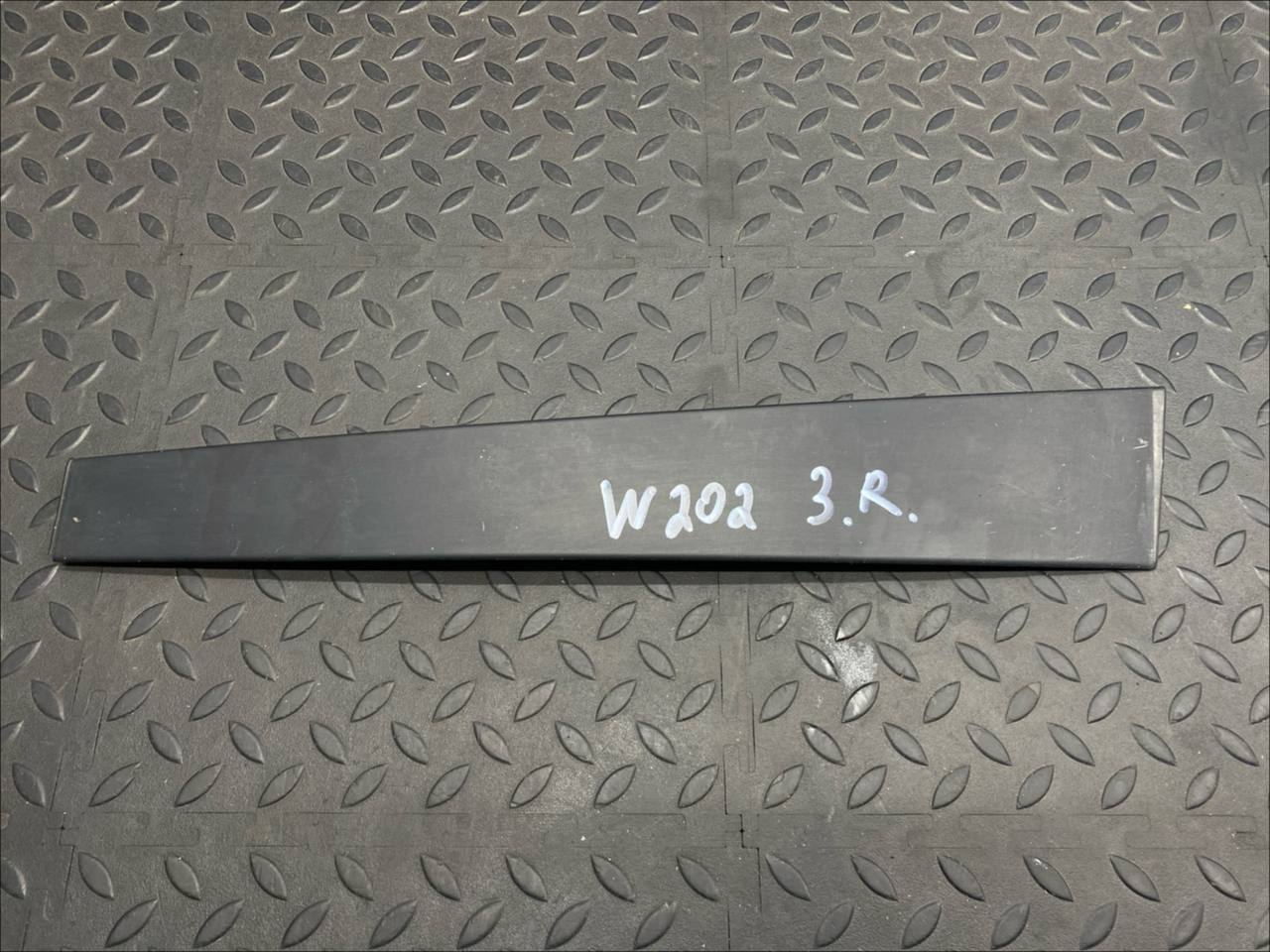 Накладка двери задняя правая Mercedes C/W202 1993-2001