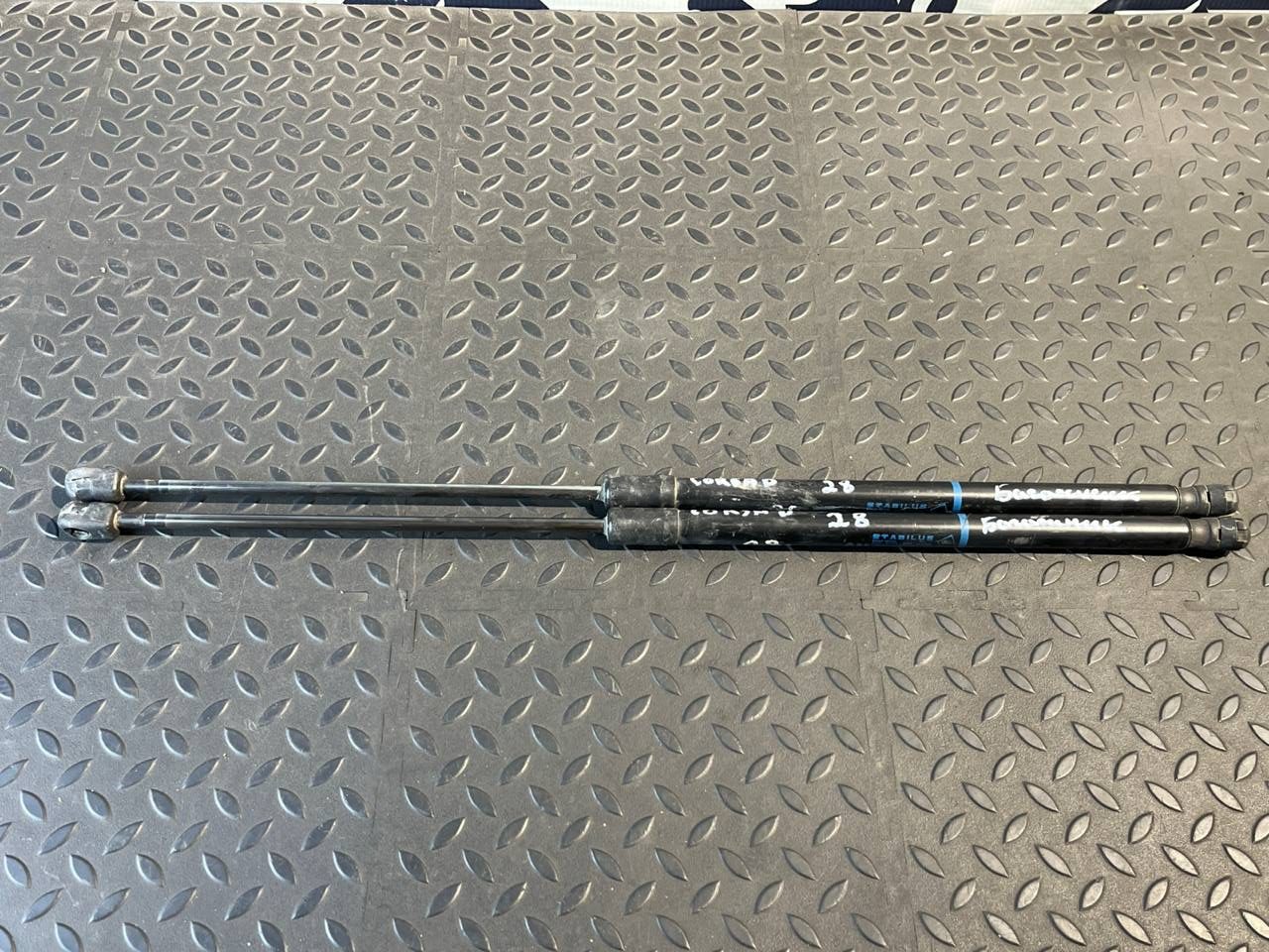 Амортизатор двери багажника Opel Corsa/D 2006-2014