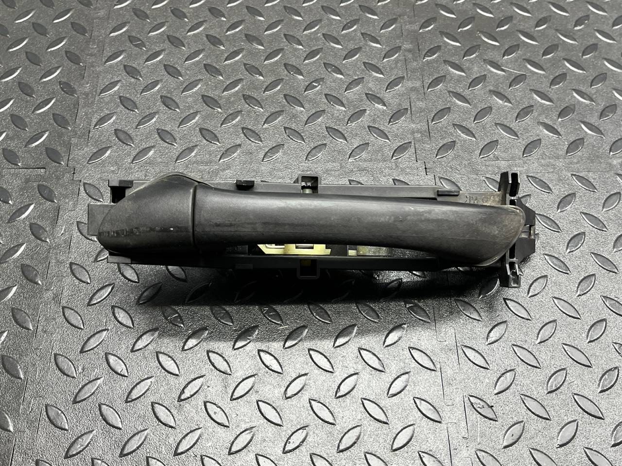 Ручка двери задняя левая Mercedes C/W203 2000-2008