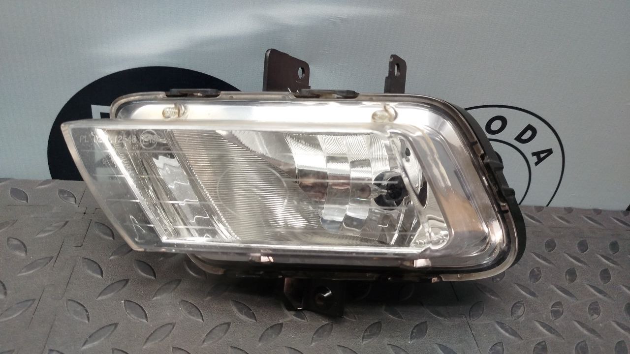 Фара противотуманная левая Kia Ceed 2006-2012