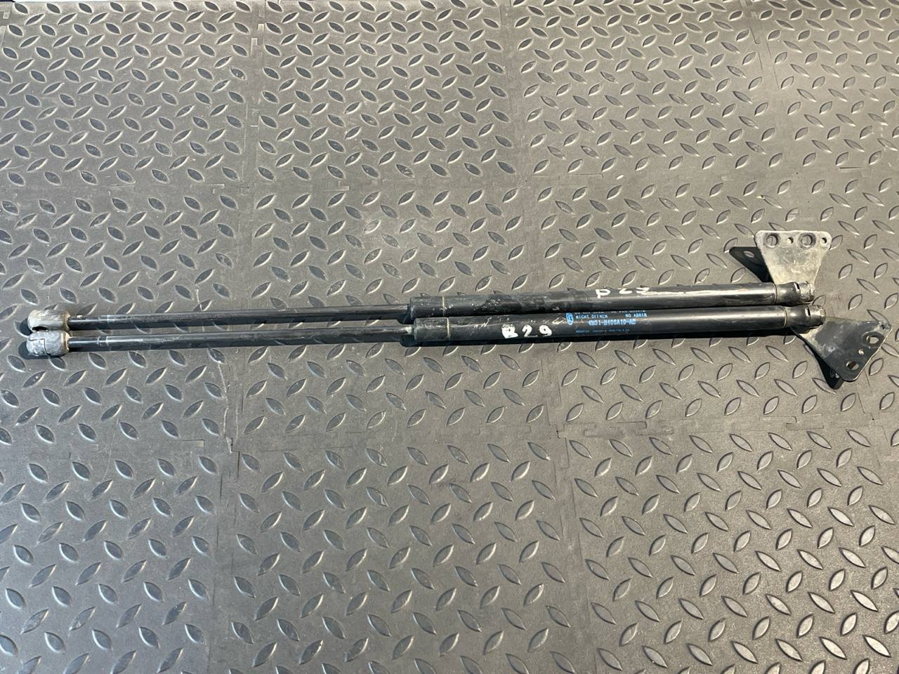 Амортизатор двери багажника Ford Focus/2 2004-2011