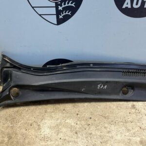 Решетка под лобовое стекло (Жабо) левая Toyota Avensis/2 2003-2009