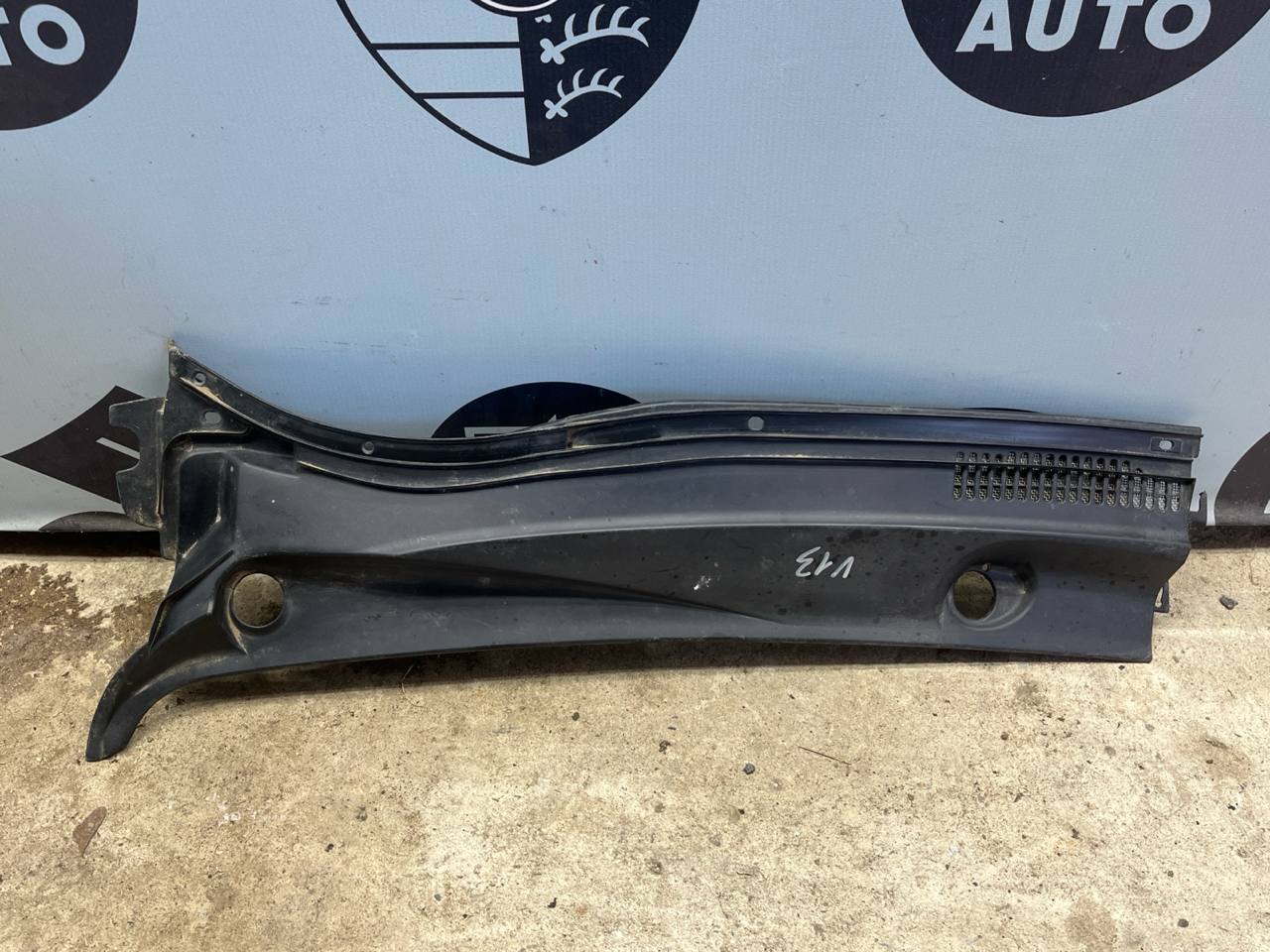 Решетка под лобовое стекло (Жабо) левая Toyota Avensis/2 2003-2009