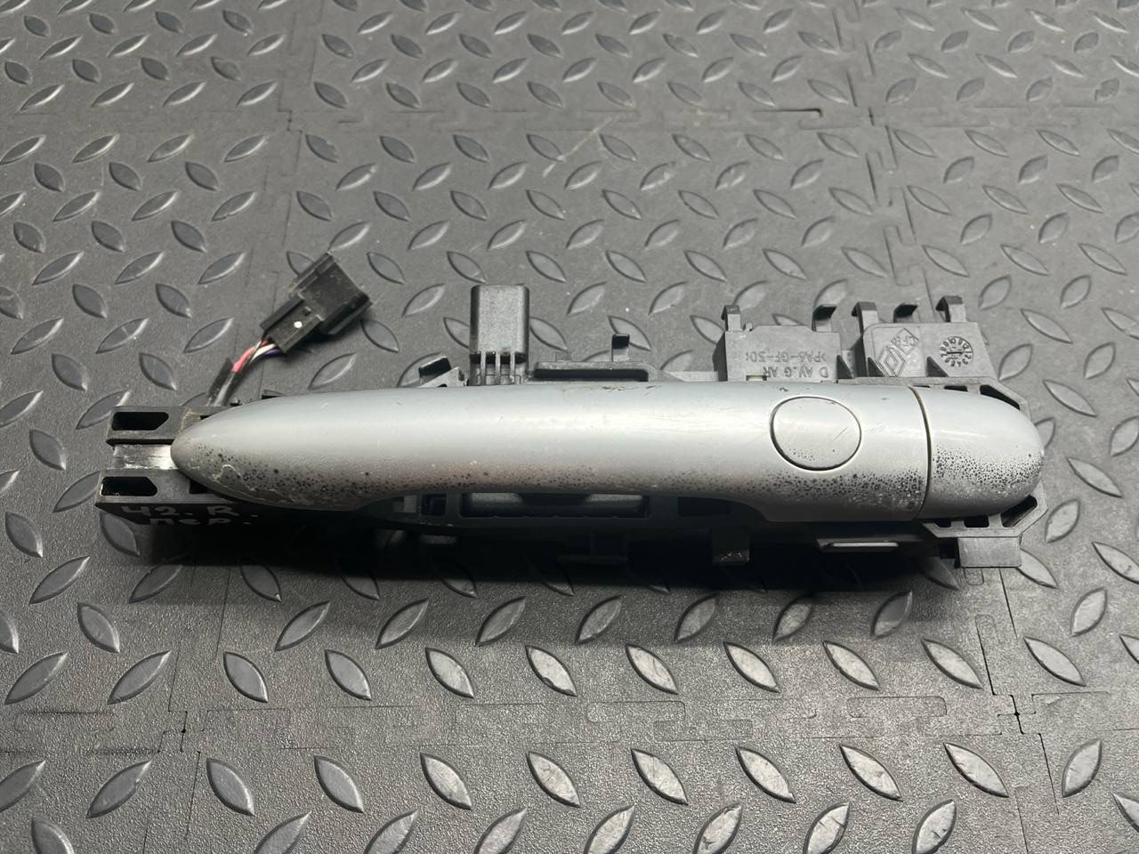 Ручка двери передняя правая Renault Scenic/2 2003-2009