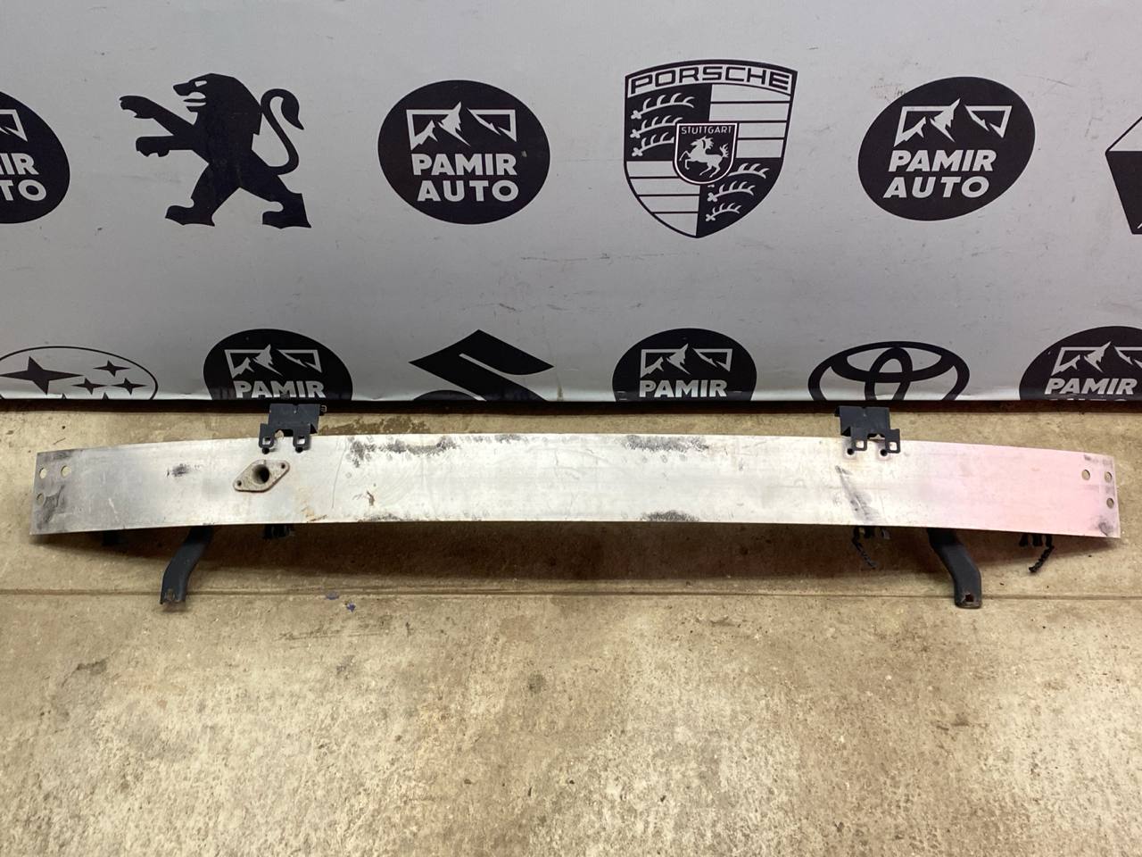 Усилитель бампера передний Mercedes C/W203 2000-2008