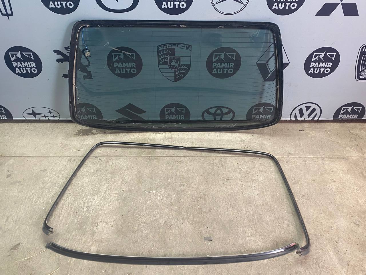 Стекло заднее Mercedes C/W202 1993-2001