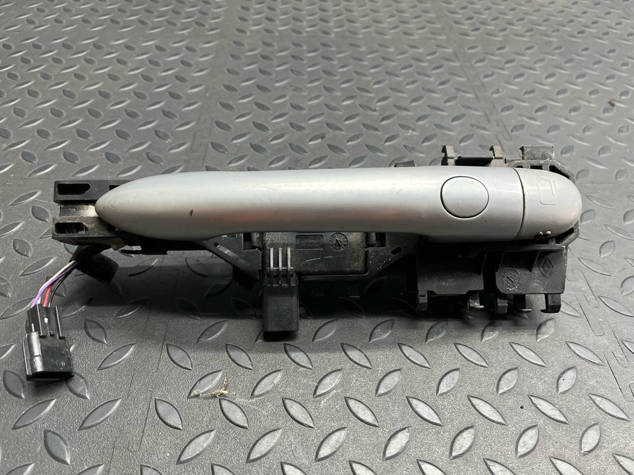 Ручка двери передняя левая Renault Scenic/2 2003-2009