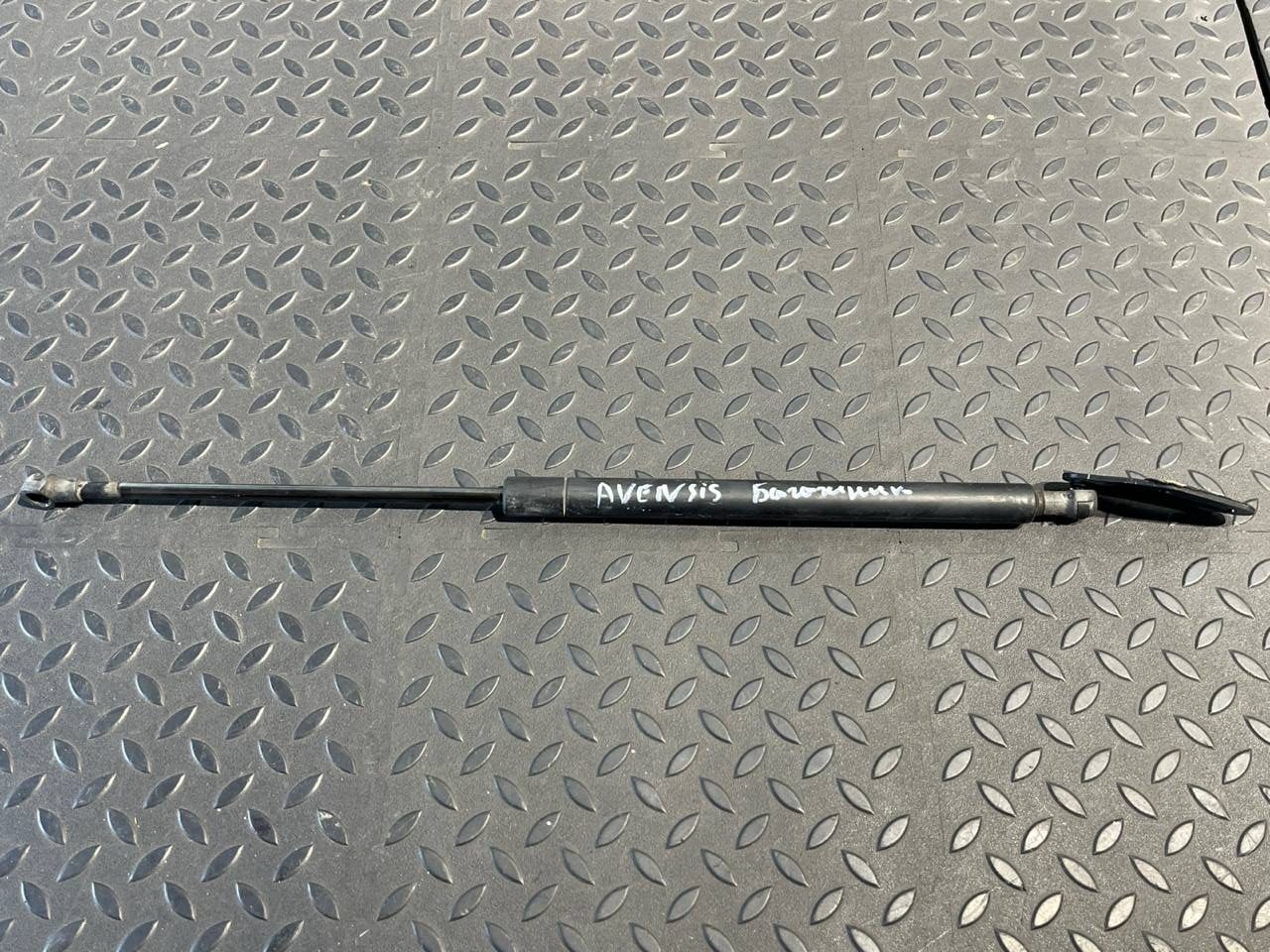 Амортизатор двери багажника Toyota Avensis/2 2003-2009