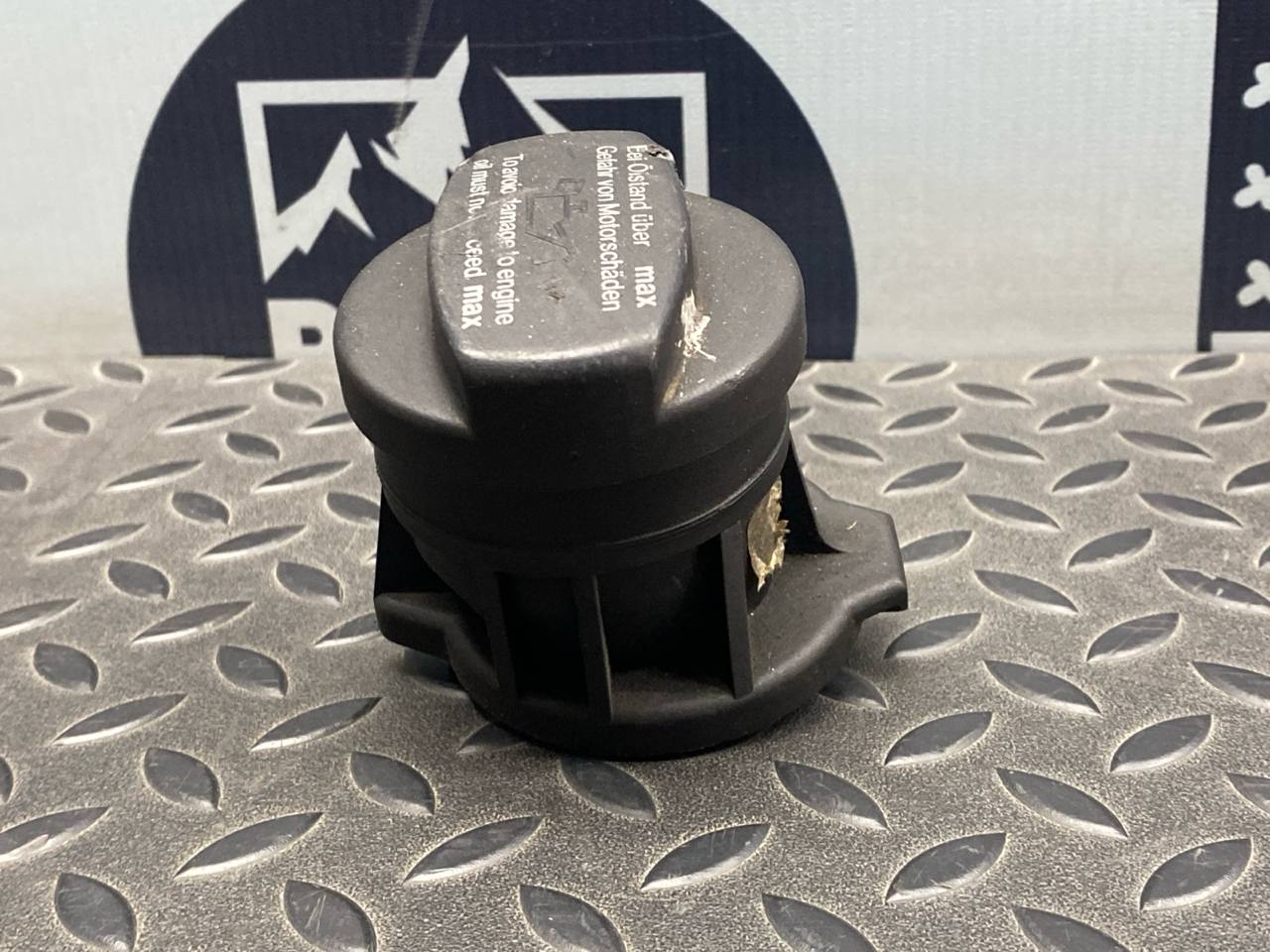 Крышка маслозаливной горловины Mercedes E/W210 1995-2003