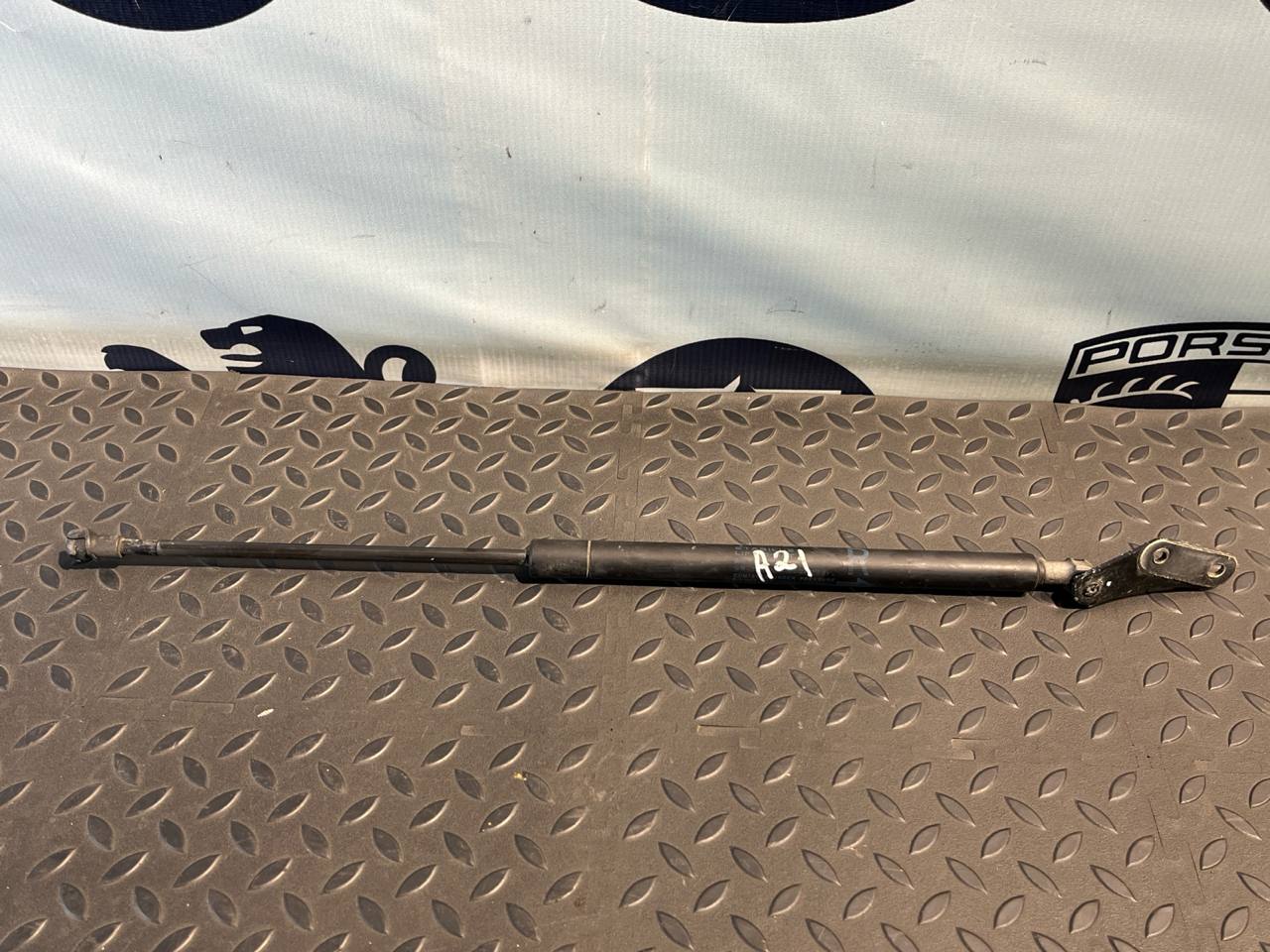 Амортизатор двери багажника Toyota Avensis/2 2003-2009